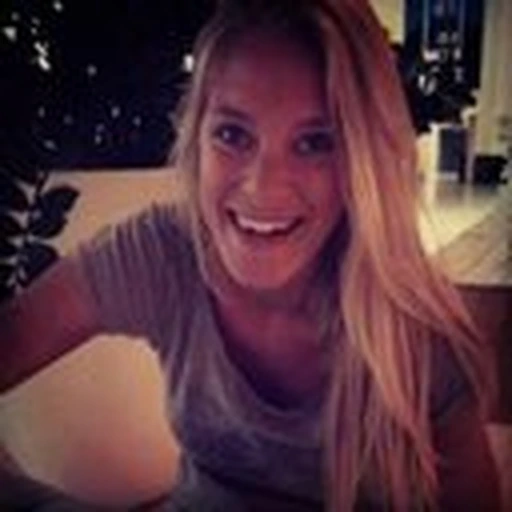 Bruna T.